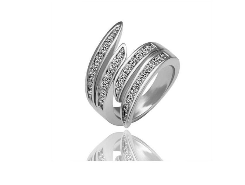 18K White Gold Plated Rhinestone Crystals Ring M01226