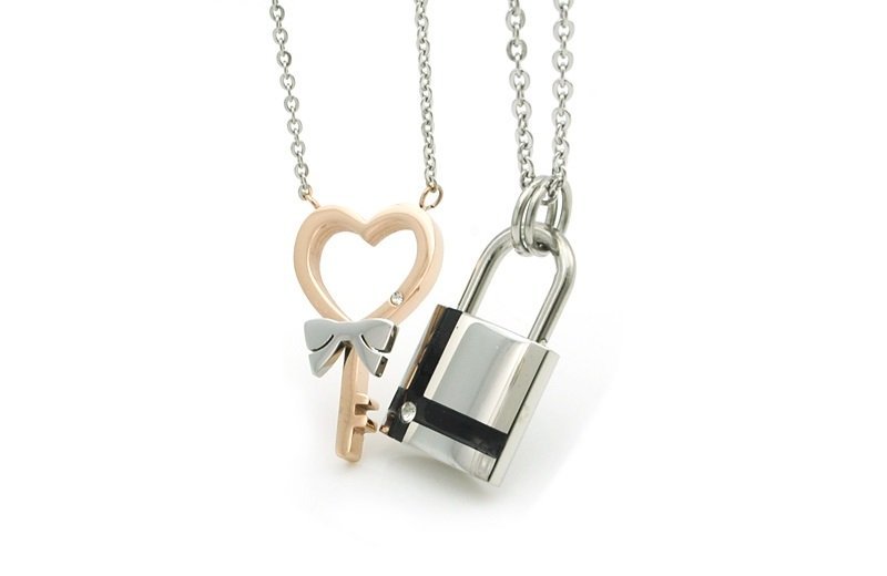 316L Stainless Steel and Titanium 18K Gold Plated Couple Necklaces Jewelry Set M01775