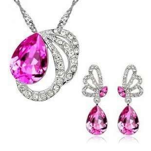 Platinum Plated Swarovski Elements Rose Jewellery Set of Necklace and Earrings M00242