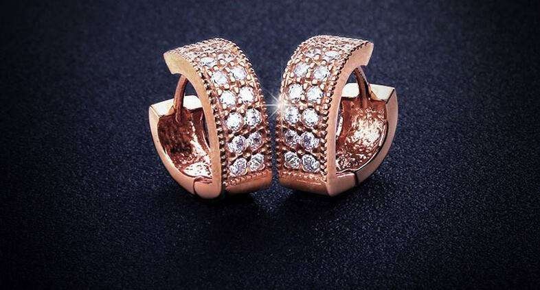 18K Gold Plated Full Drill Heart Shaped Cubic Zirconia Ear Clip M01495