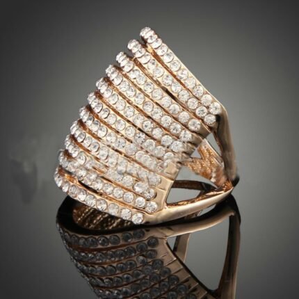 18K Gold Plated Luxury Stripe Austrian Crystal Ring M01247