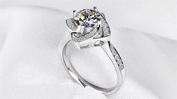 925 Silver Plated Austrian Crystal Ring M01710